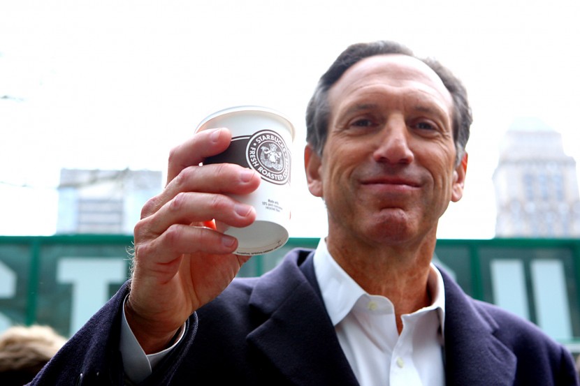 La apasionante historia de cómo Howard Schultz pasó “de pobre a Starbucks”